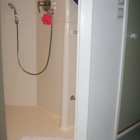 Cite De L'espace Hurel Otel 2*