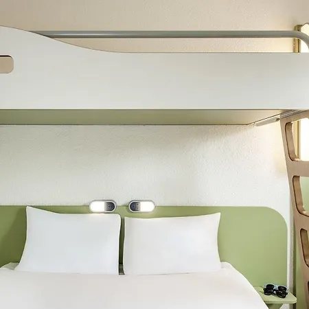 Otel Cite De L'espace Hurel 2*