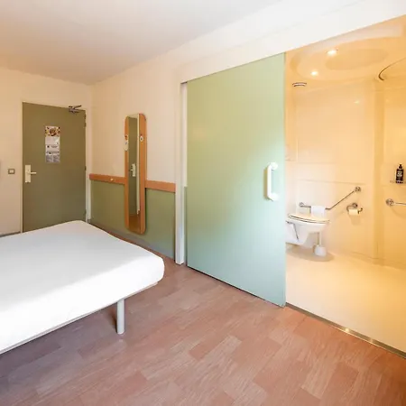 Cite De L'espace Hurel Otel 2*