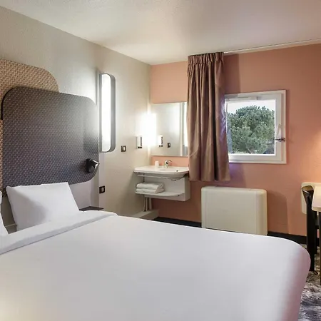 Otel Cite De L'espace Hurel
